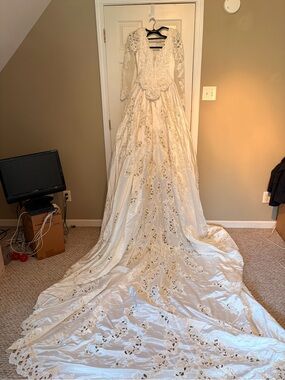 Vintage Mori Lee Cathedral Train Wedding dress size 8 (Fits like 6)